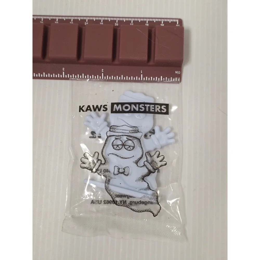 KAWS Boo Berry Figure 2.5in Blue New ZP0822DGKAMSMF1